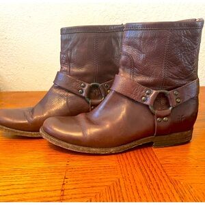 Frye Phillip Harness boot 8 1/2B